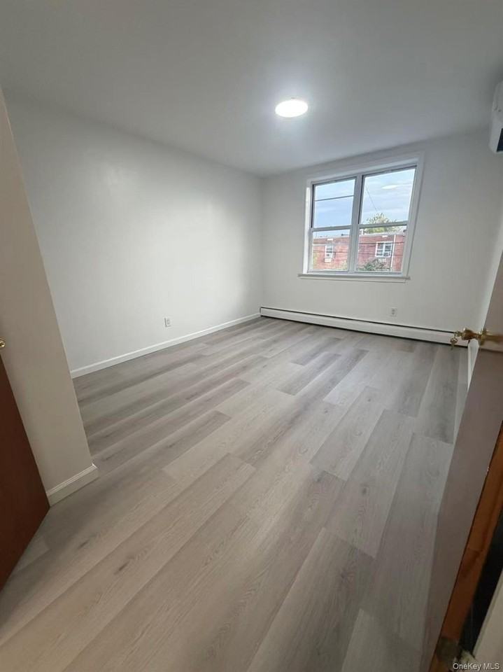 14442 Willets Point Blvd - Photo 7 of 10