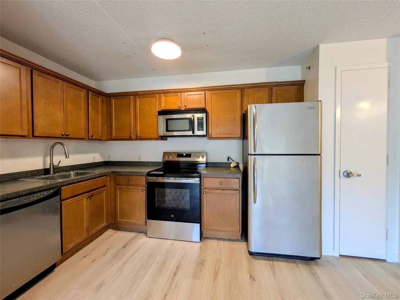 221 Beach 80th St - Photo 7 of 15