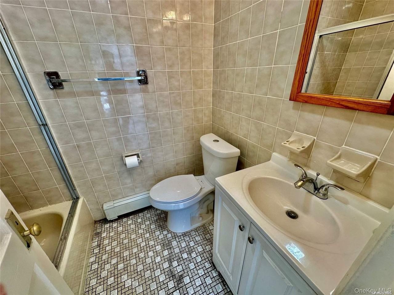 918 Hempstead Tpke #4 - Photo 5 of 9