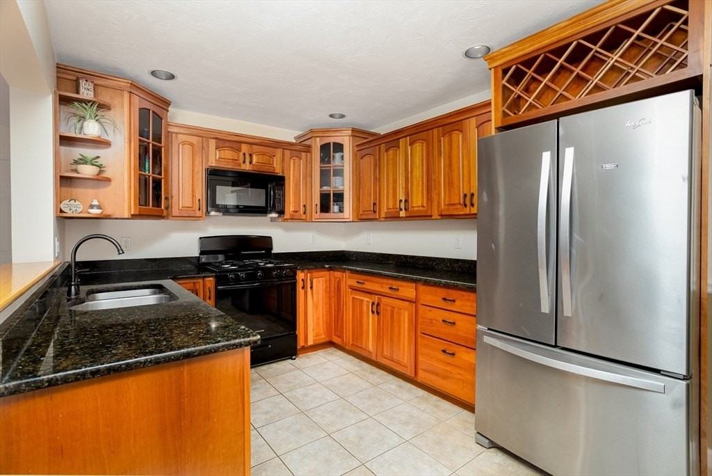 8 Alden Dr #8 - Photo 3 of 31