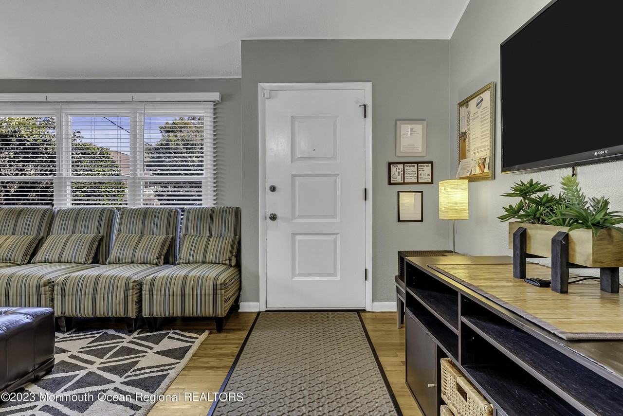 203 10th Ave - Photo 6 of 44