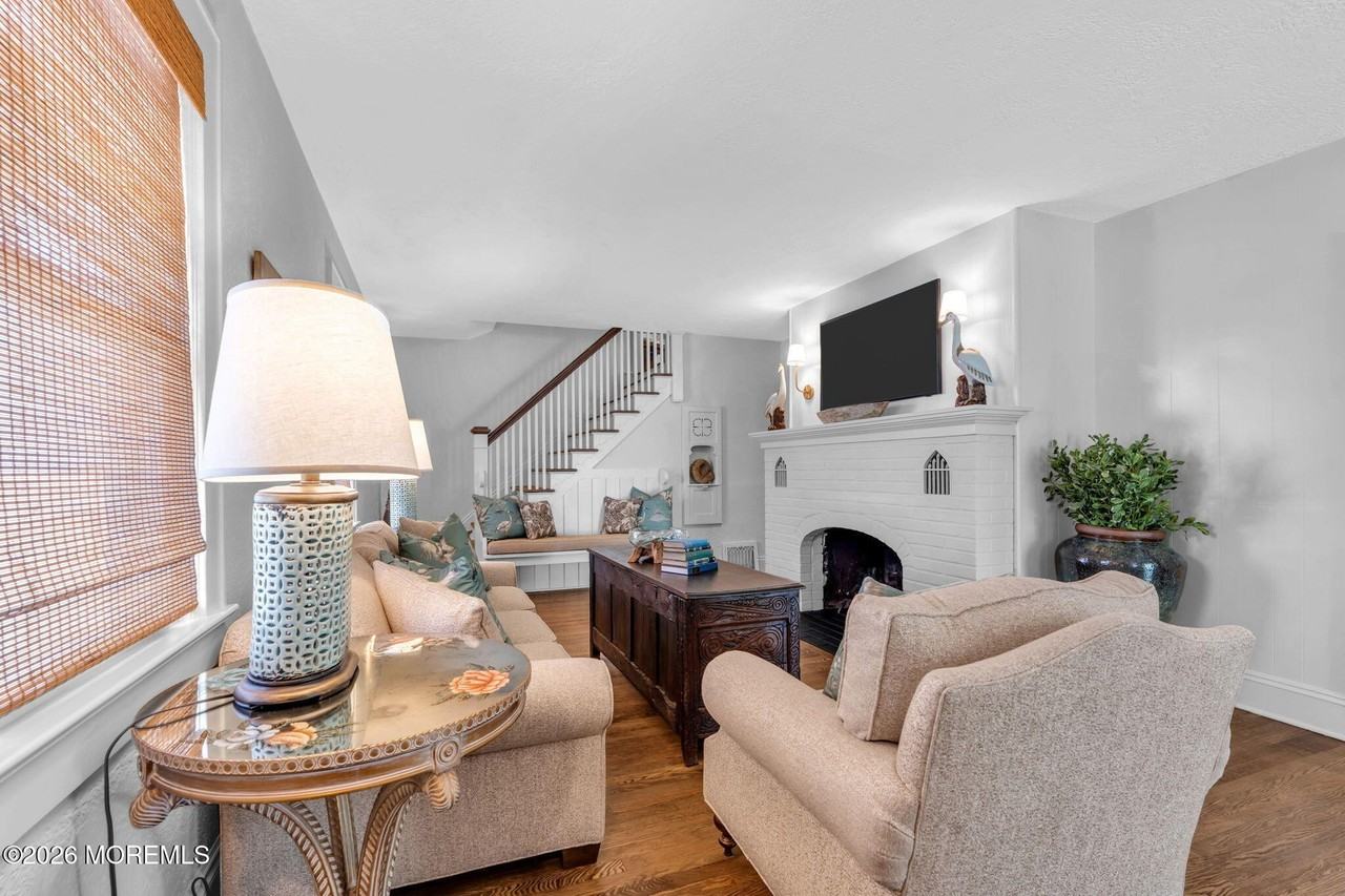 204 Monroe Ave - Photo 4 of 12