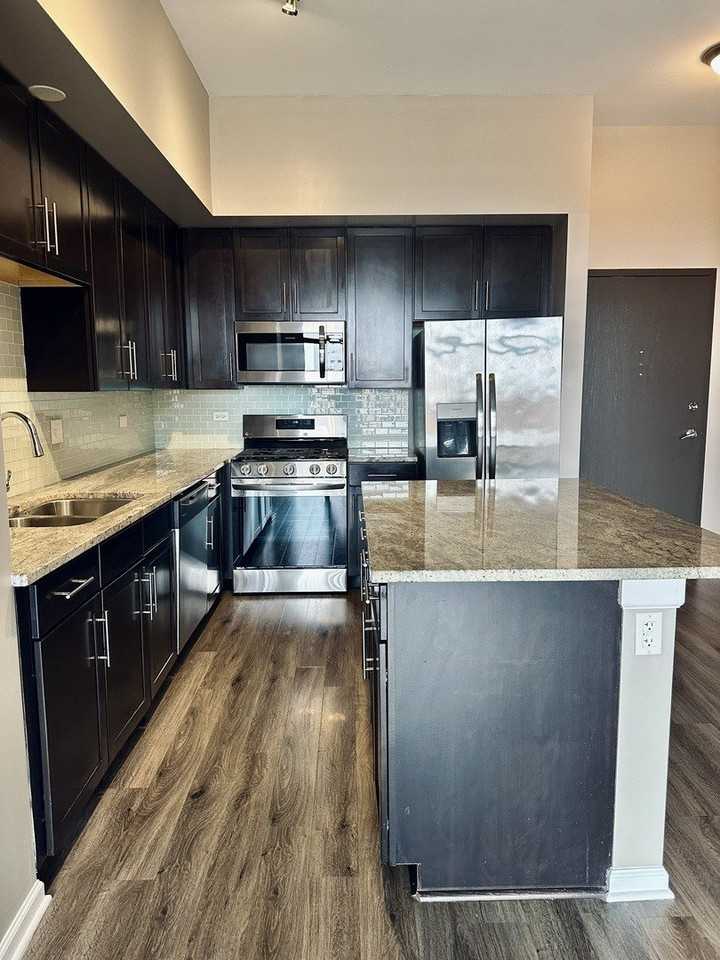 2300 S Michigan Ave #503 - Photo 2 of 8