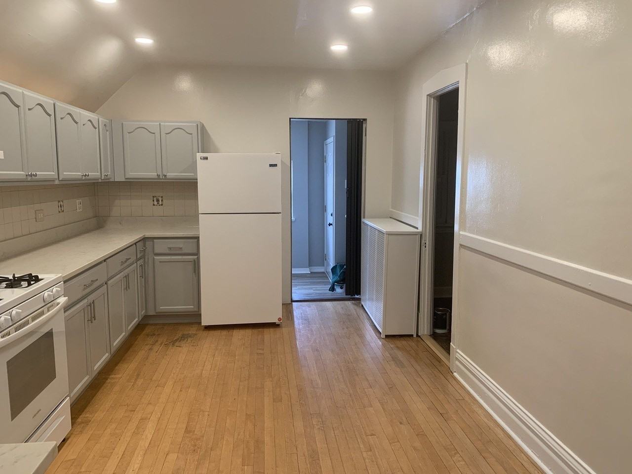 1940 W Eddy St #3 - Photo 4 of 12