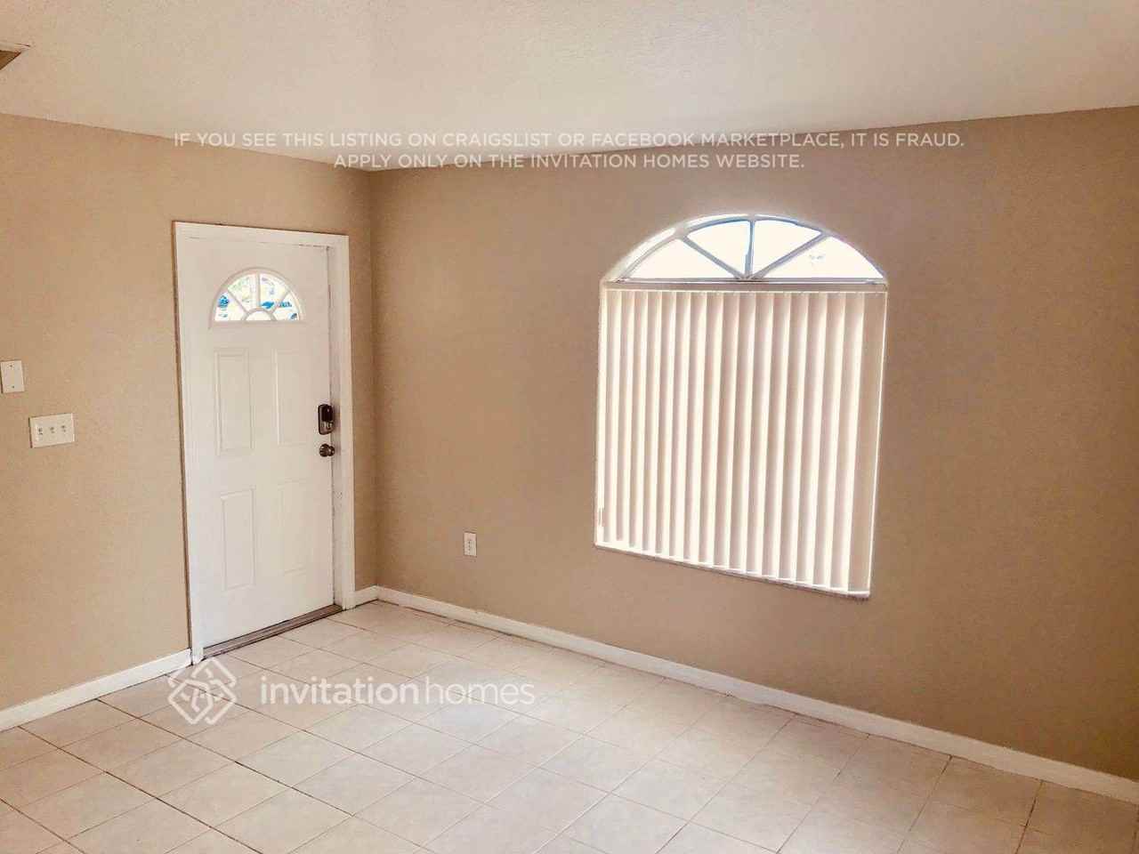 9775 Nw 126th Ter - Photo 4 of 14