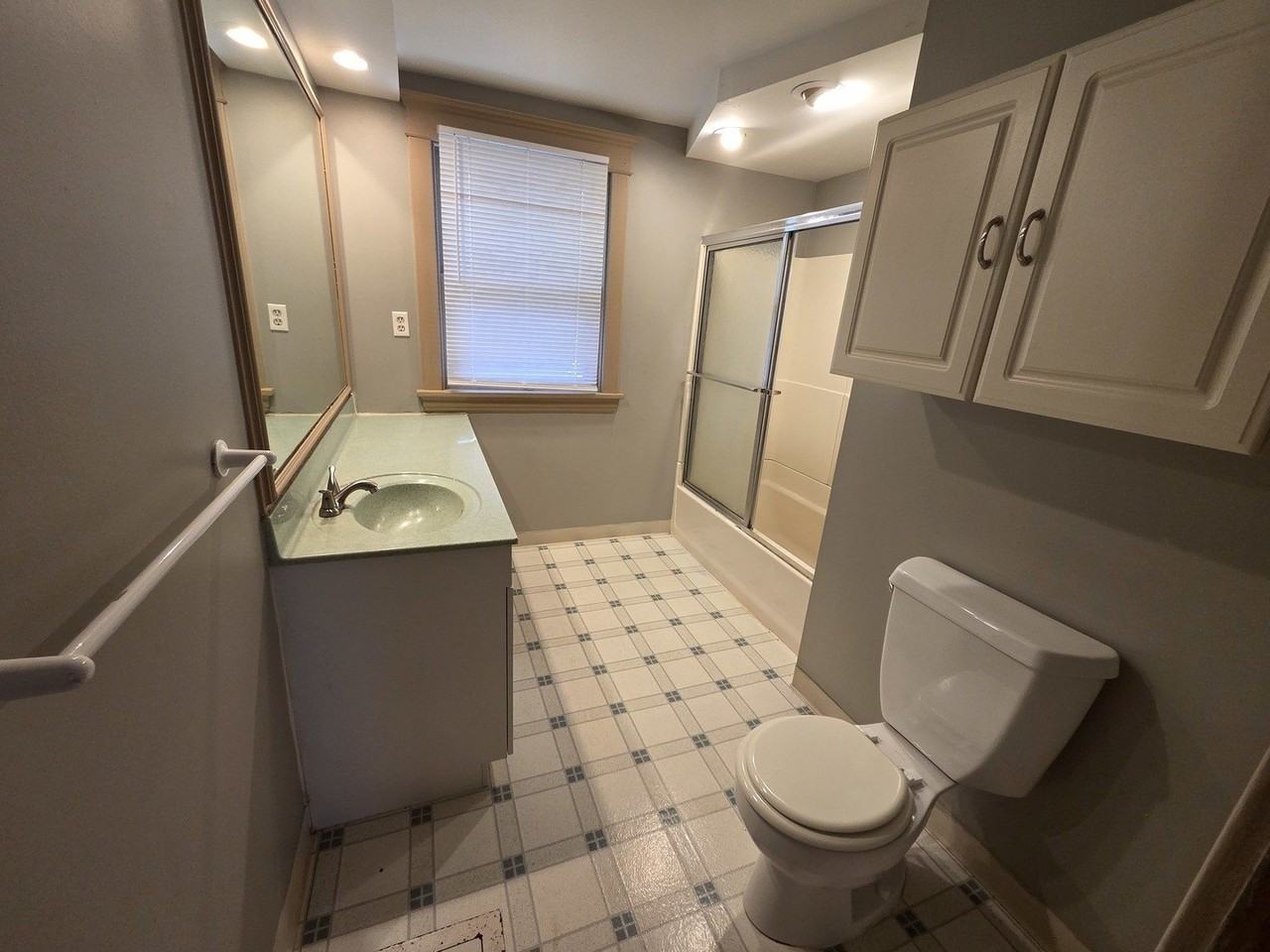 204 W Locust St #3 - Photo 4 of 11