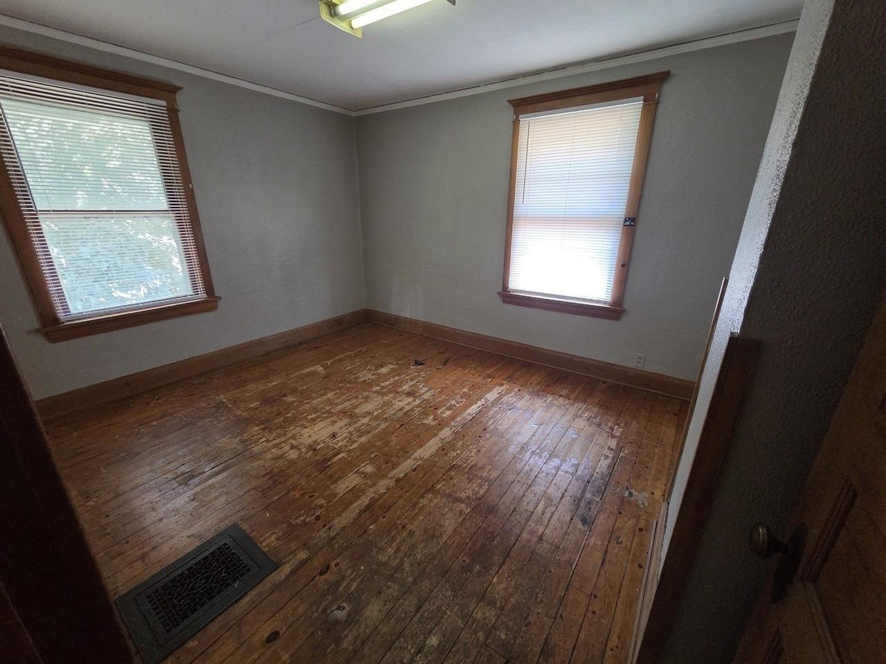 204 W Locust St #3 - Photo 5 of 11