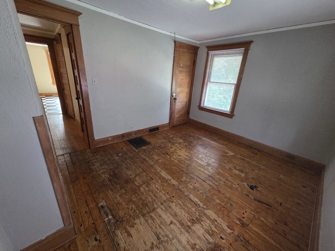 204 W Locust St #3 - Photo 6 of 11