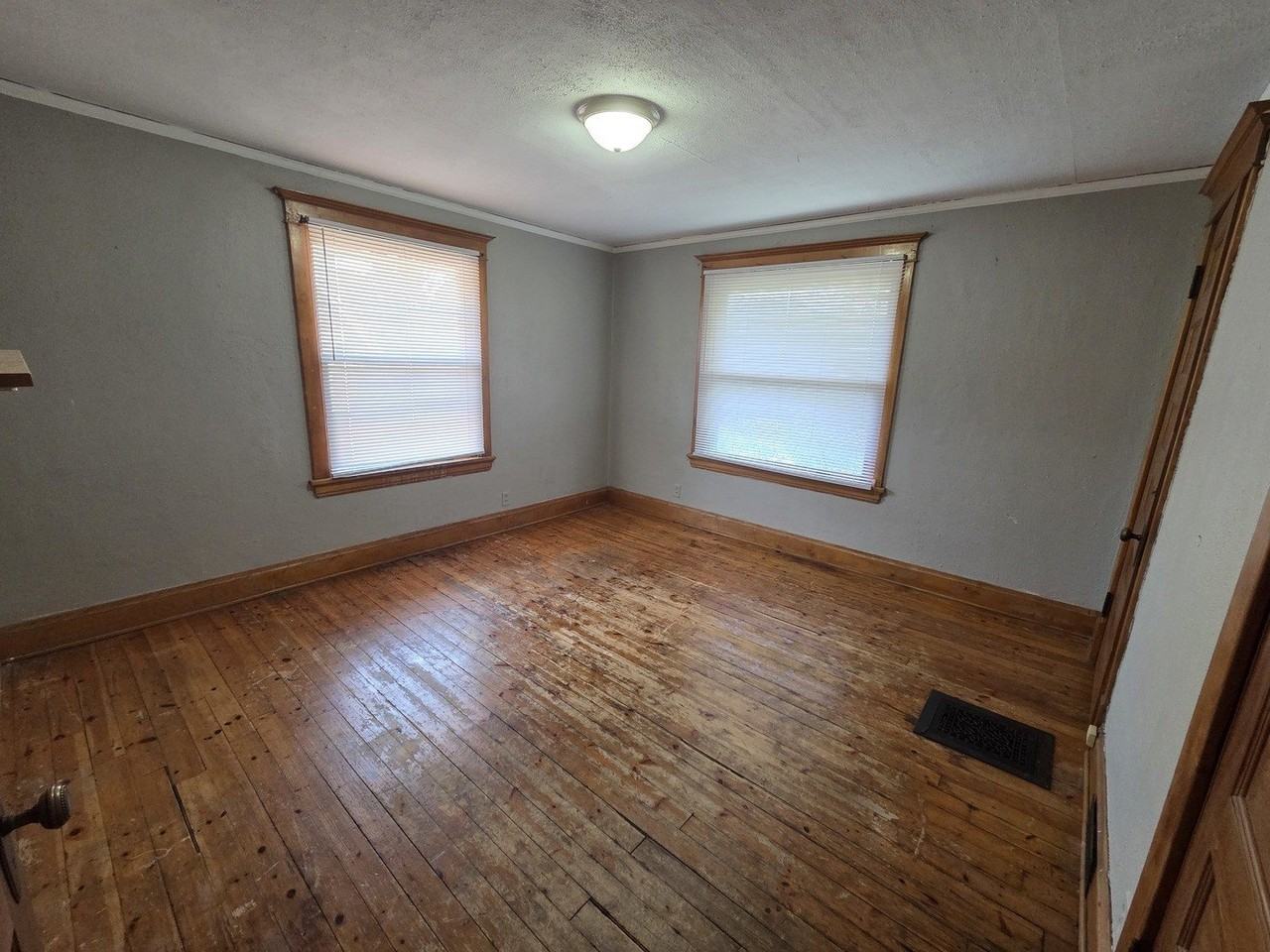 204 W Locust St #3 - Photo 7 of 11