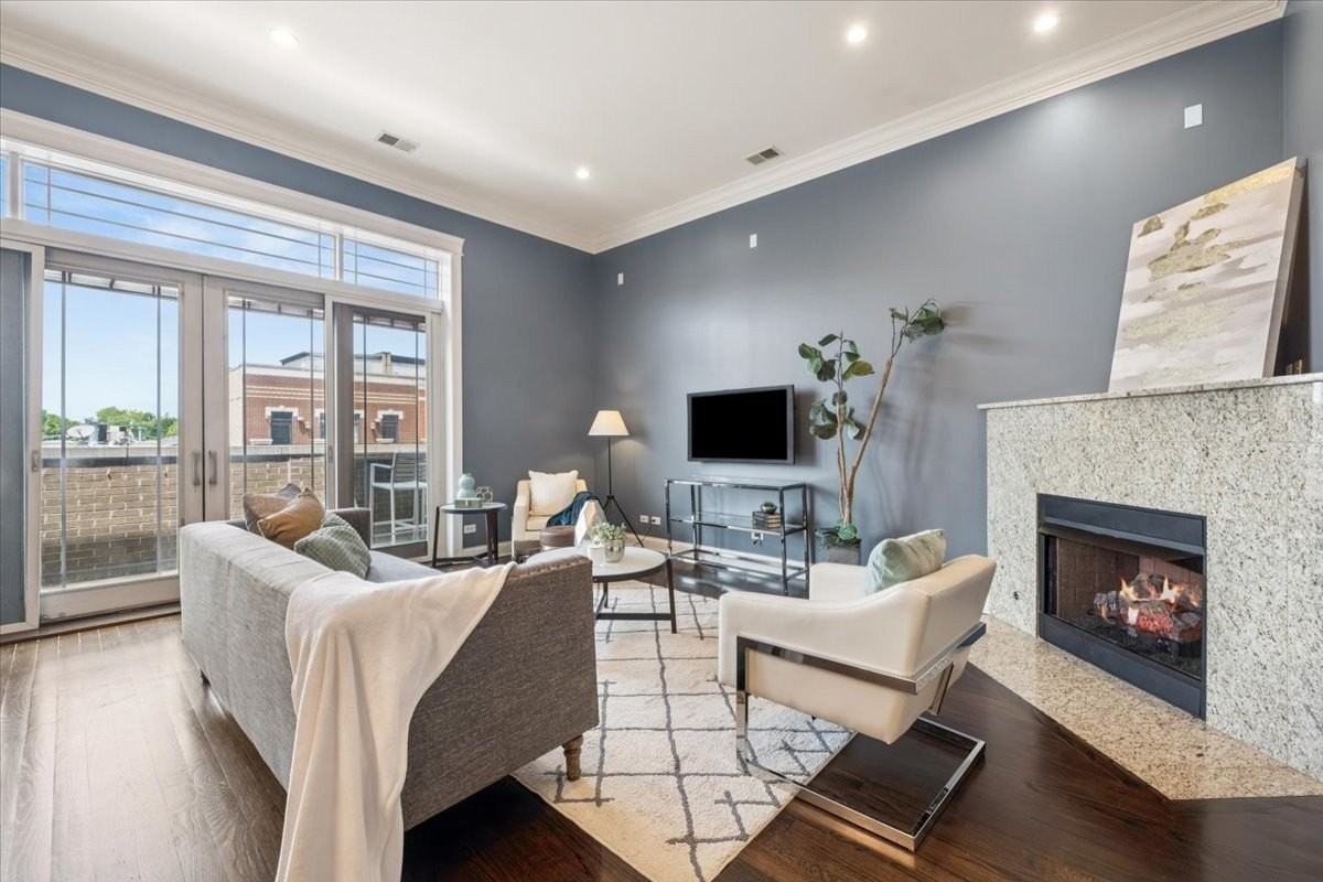 1423 W Belmont Ave #4 - Photo 6 of 36
