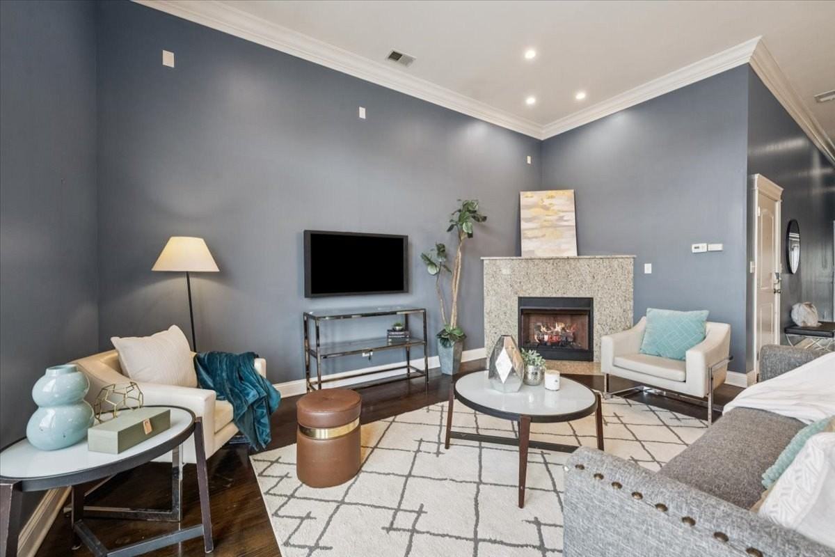 1423 W Belmont Ave #4 - Photo 7 of 36