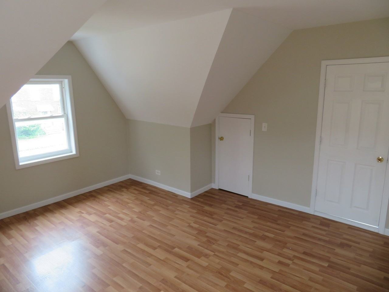 6957 W Fletcher St - Photo 6 of 50