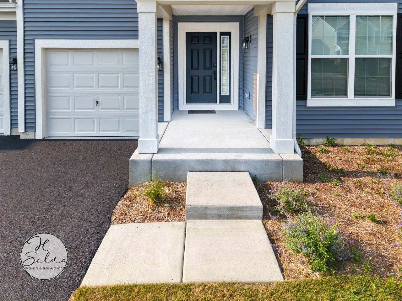 10784 Saxony St - Photo 2 of 26