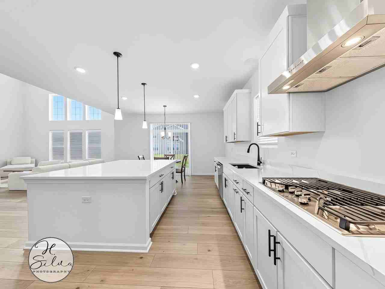 10784 Saxony St - Photo 4 of 26