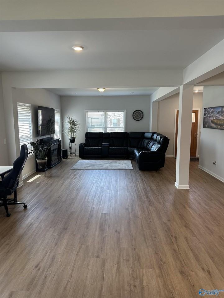 17428 Chelsea St - Photo 5 of 26