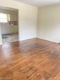 184 Kenwood Ave - Photo 6 of 13