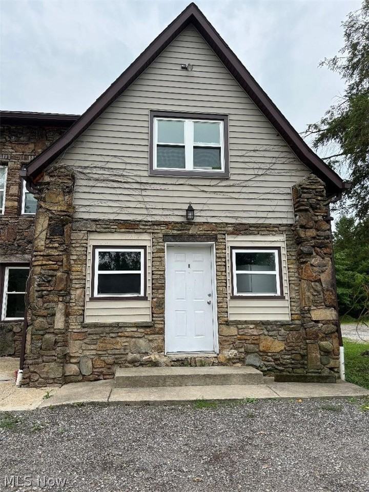 7049 Mulberry Rd #I - Photo 2 of 11