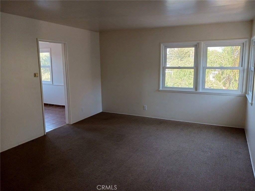 243 Dimmick Ave - Photo 4 of 13