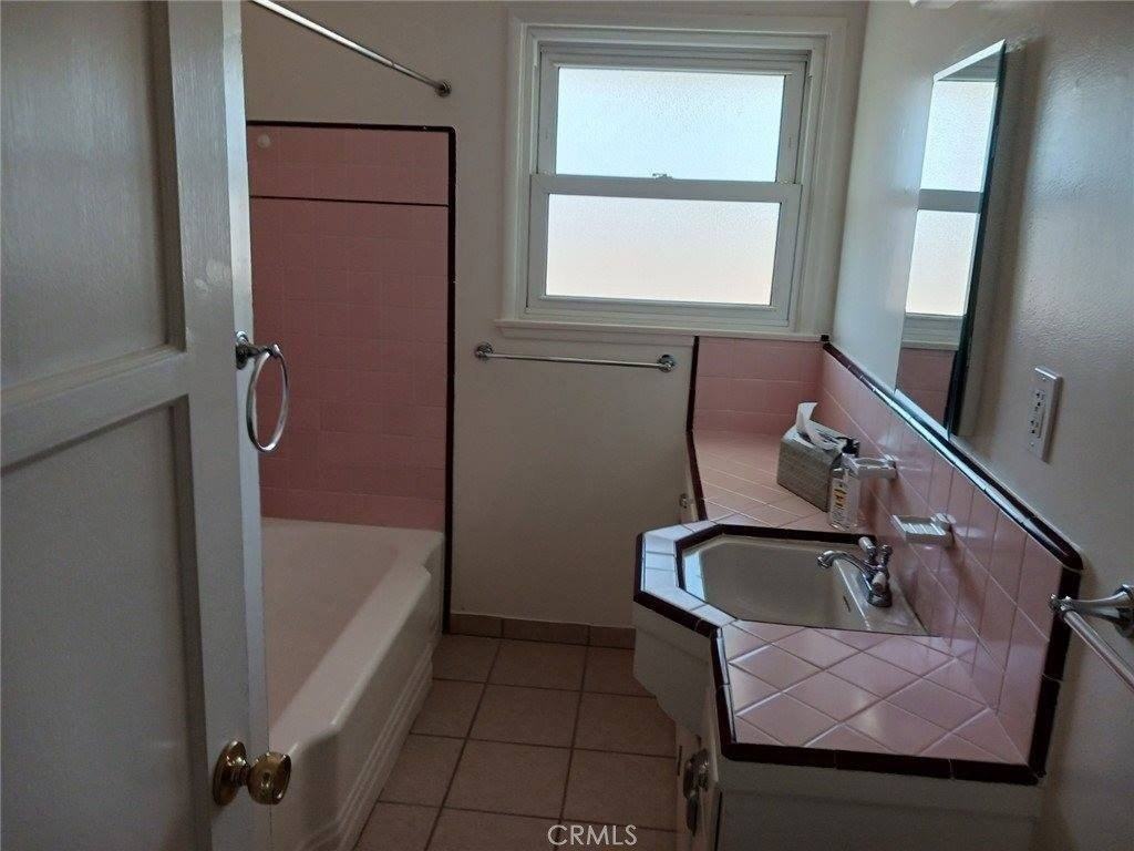 243 Dimmick Ave - Photo 5 of 13