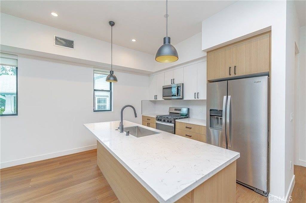 1342 Portia St - Photo 6 of 43