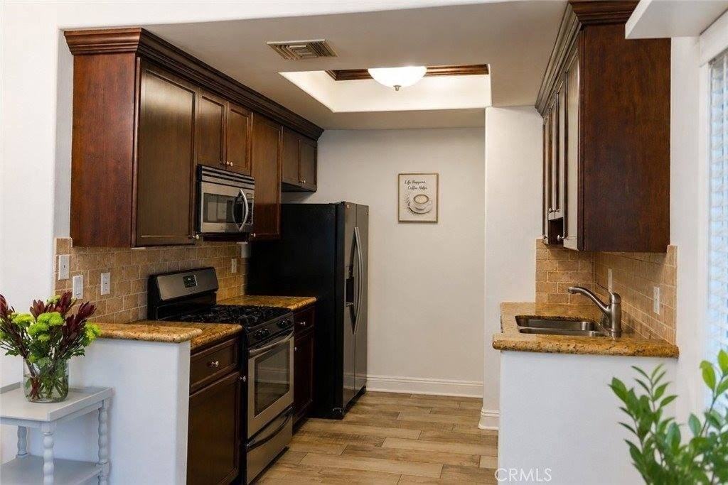 4128 Whitsett Ave - Photo 6 of 14
