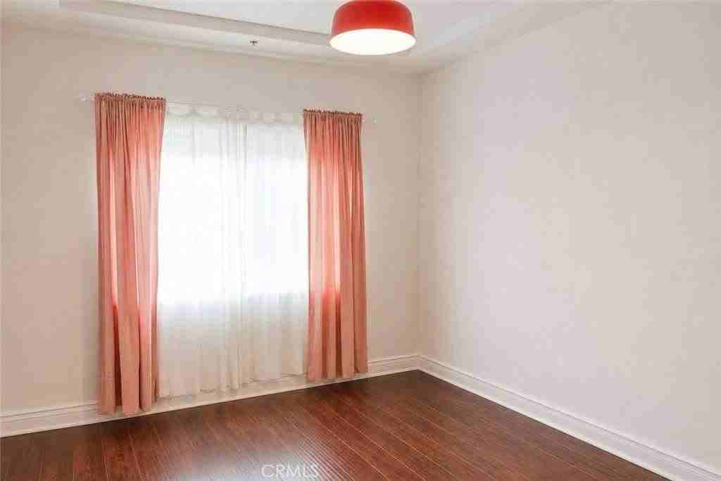4128 Whitsett Ave - Photo 7 of 14