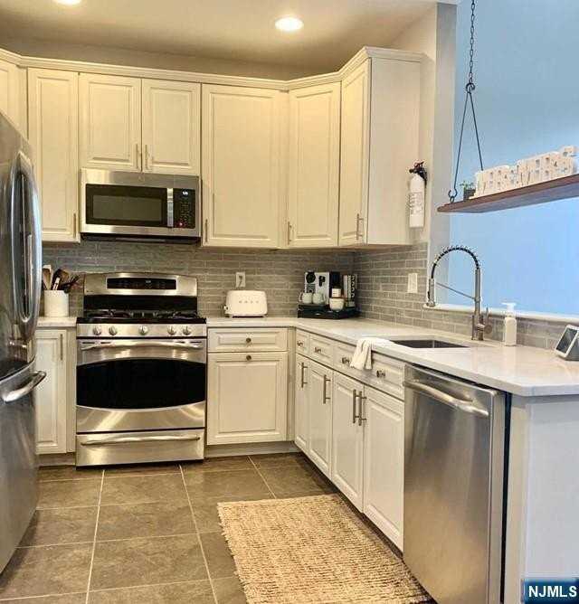19 Ashley Ct - Photo 5 of 21
