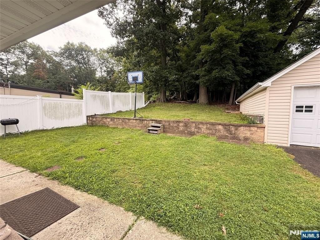 825 Belmont Ave - Photo 4 of 44