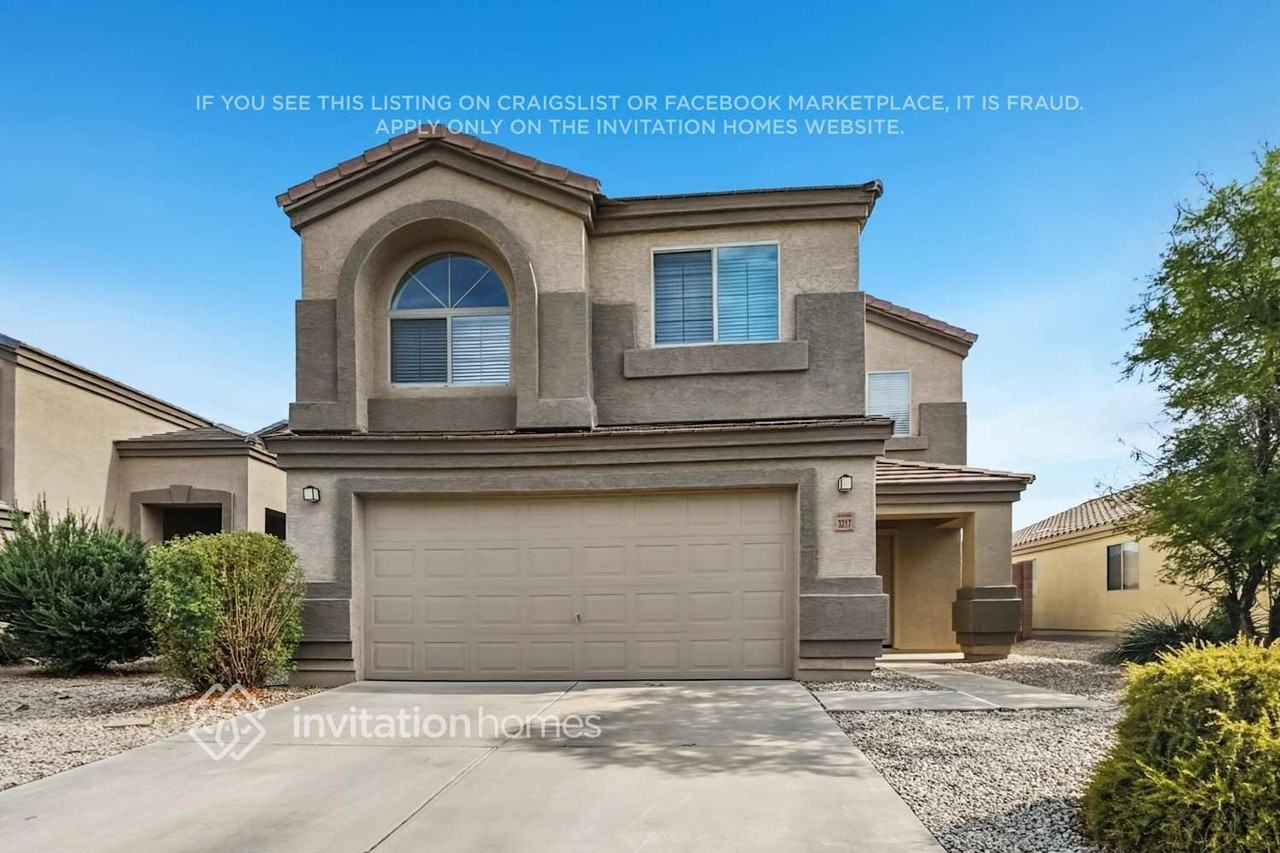 3217 W Santa Cruz Ave