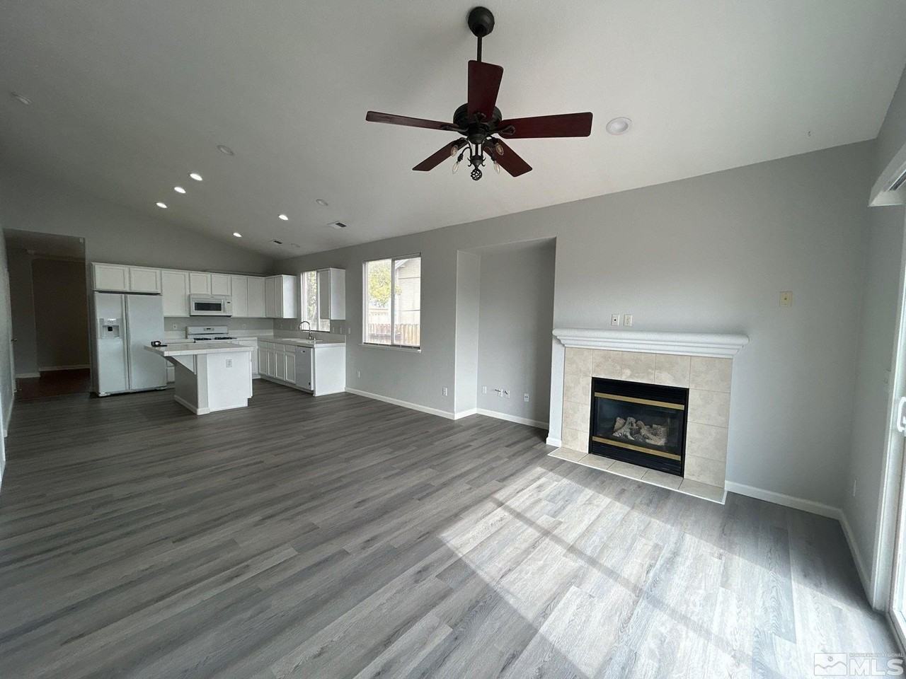 2841 Granville Dr - Photo 4 of 22