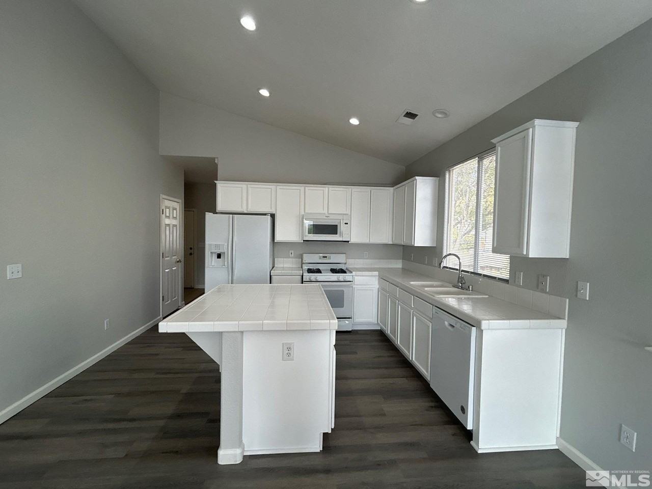 2841 Granville Dr - Photo 6 of 22