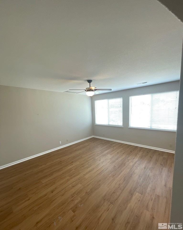 7445 Hunter Glen Dr - Photo 4 of 15