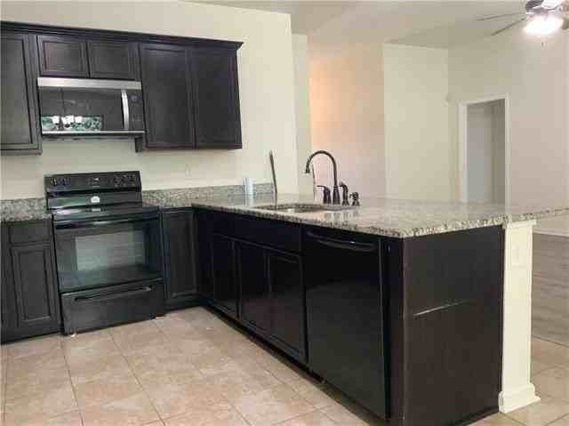 11112 Regency Ave - Photo 4 of 19