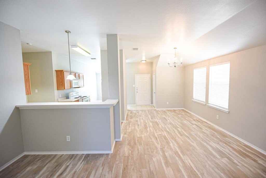 421 Stanley Falls Dr - Photo 4 of 26