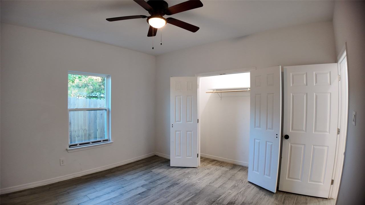 4709 Lee St - Photo 5 of 14