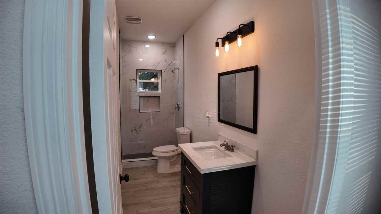 4709 Lee St - Photo 6 of 14