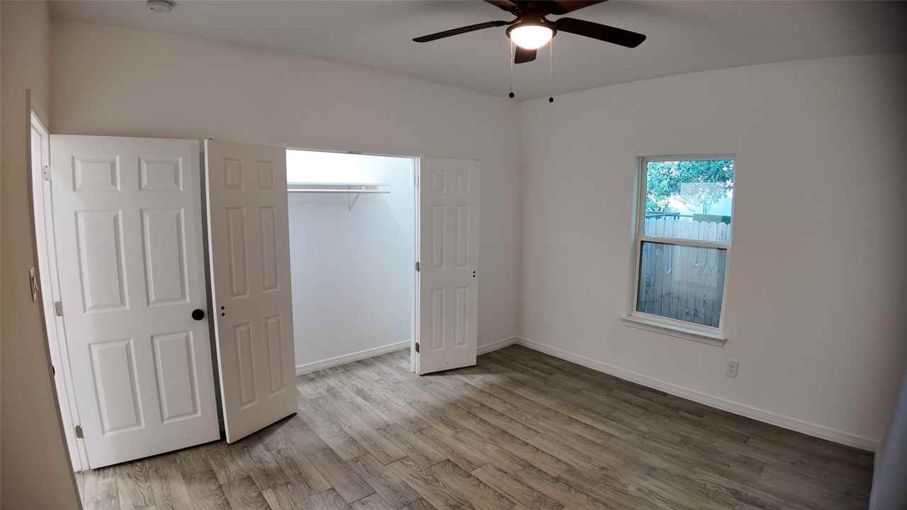 4709 Lee St - Photo 7 of 14