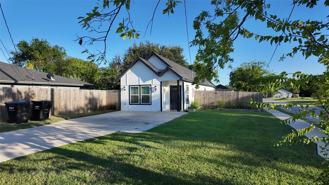 4709 Lee St - Photo 1 of 1