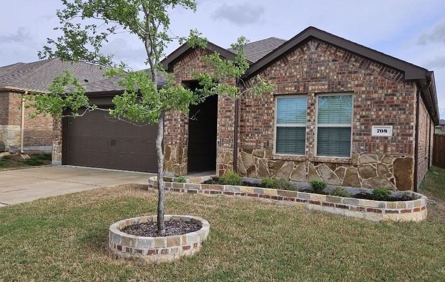 708 English Dr - Photo 2 of 12