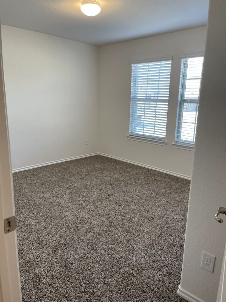 708 English Dr - Photo 6 of 12