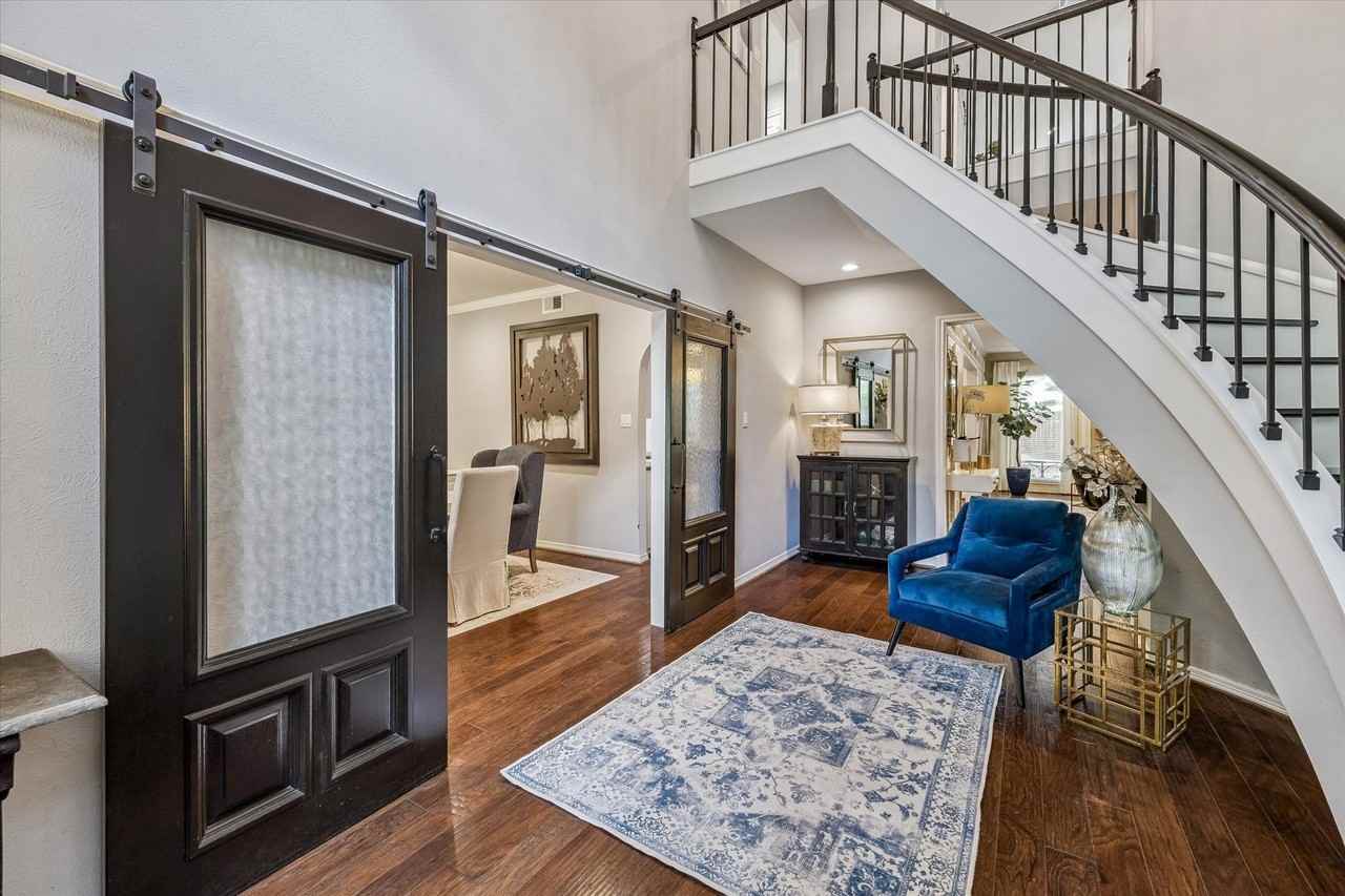 27 Cedarwing Ln - Photo 3 of 34