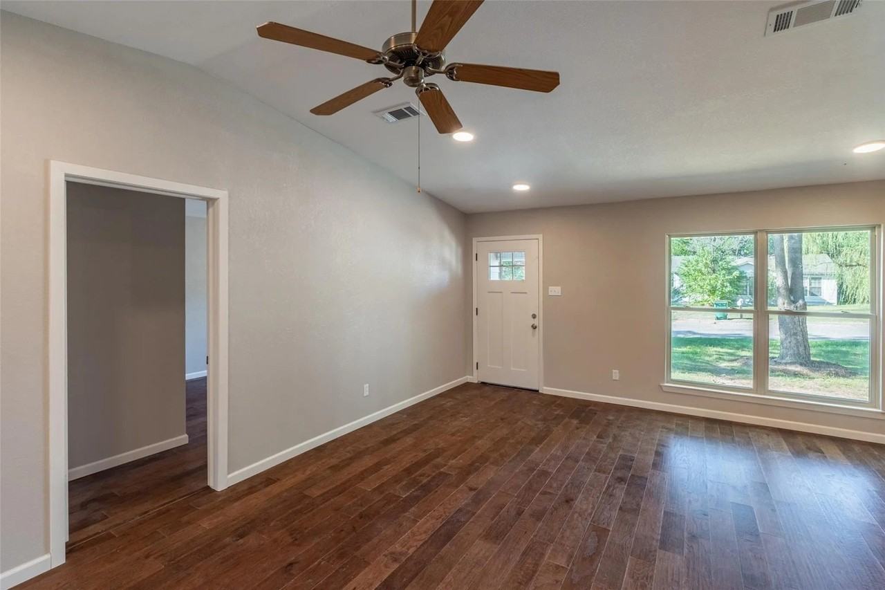 3105 Mitchell St - Photo 4 of 18
