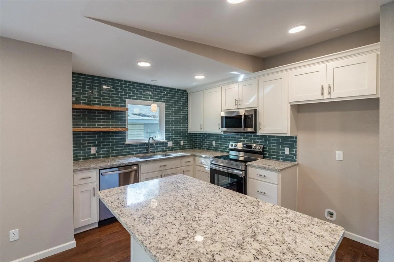 3105 Mitchell St - Photo 6 of 18