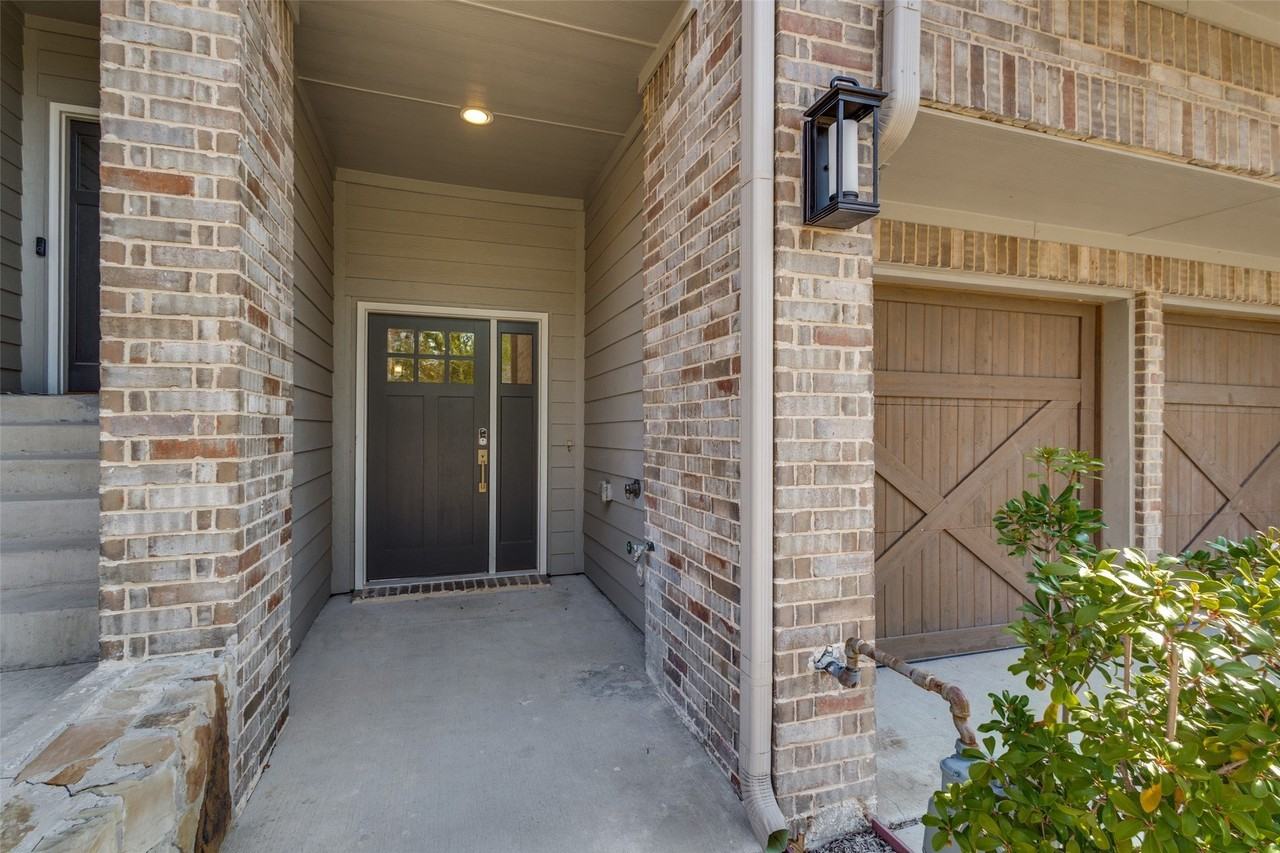 116 Harwood Dr - Photo 2 of 14