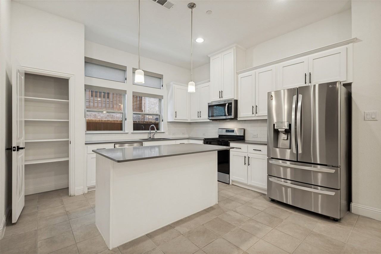 116 Harwood Dr - Photo 5 of 14