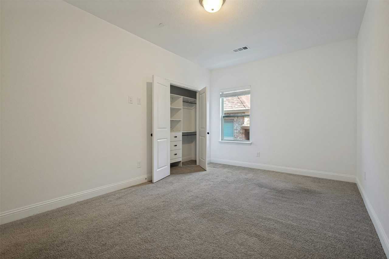 116 Harwood Dr - Photo 6 of 14