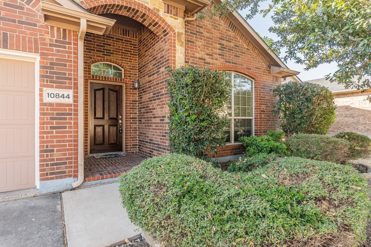 10844 Irish Glen Trl - Photo 2 of 40