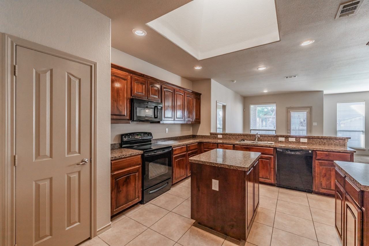 10844 Irish Glen Trl - Photo 7 of 40