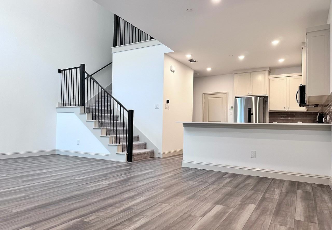 609 Friendswood Dr - Photo 3 of 15