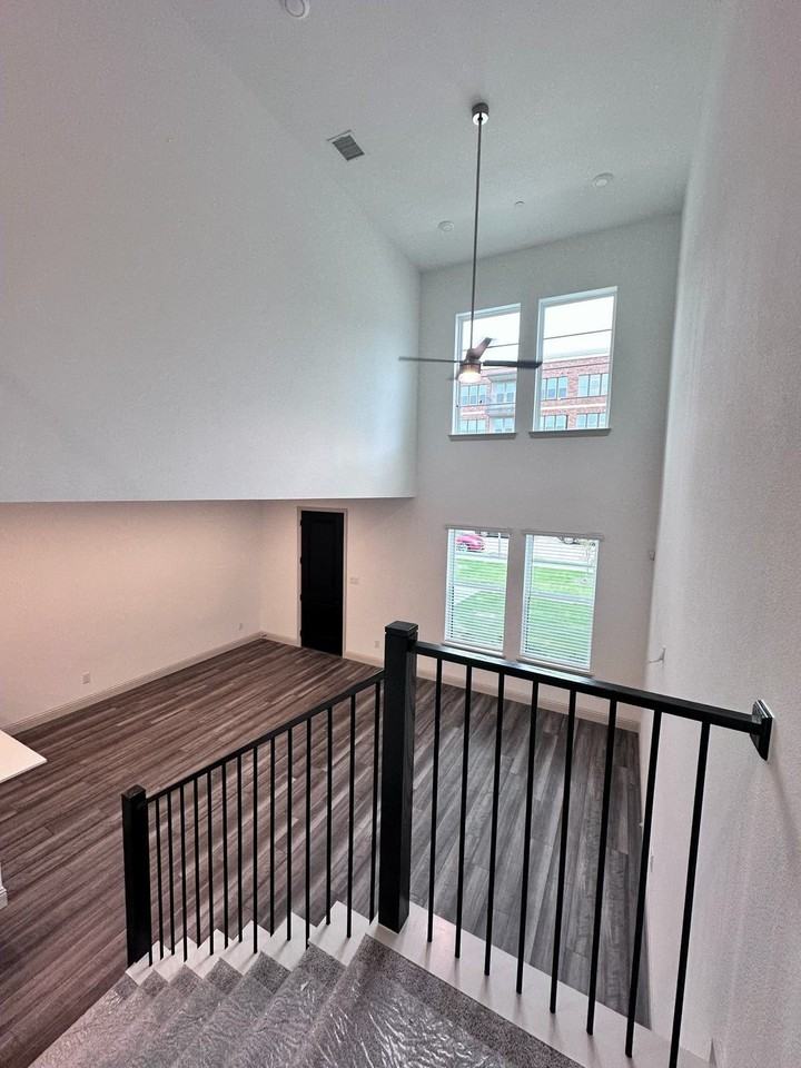 609 Friendswood Dr - Photo 5 of 15